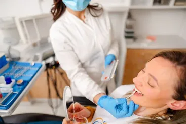 Pregled zuba stomatološkim ogledalcem